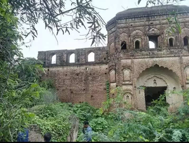 प्रथम स्वाधीनता संग्राम का गढ़ भरेह किला हो रहा जमींदोज