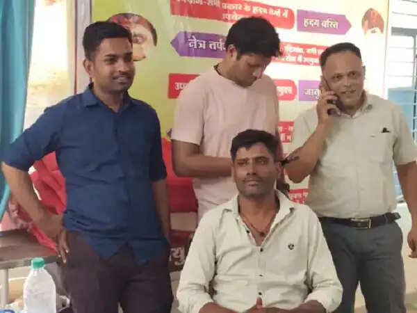 सागर:&nbsp;लोकायुक्त की कार्रवाई,&nbsp;नामांतरण के लिए 10 हजार की घूस लेते पटवारी रंगेहाथ गिरफ्तार