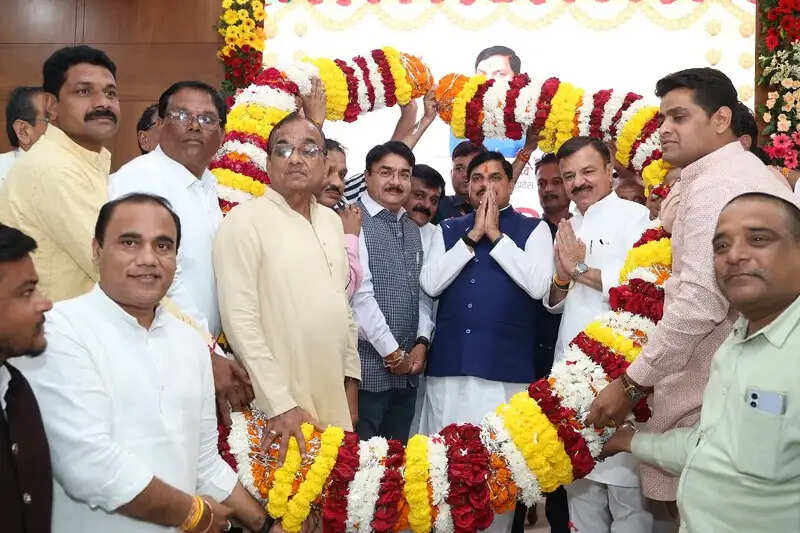 सड़कों के शानदार नेटवर्क के कारण कस्बों-नगरों से राजधानी तक पहुंचना हुआ सुगम: मुख्यमंत्री डॉ. यादव