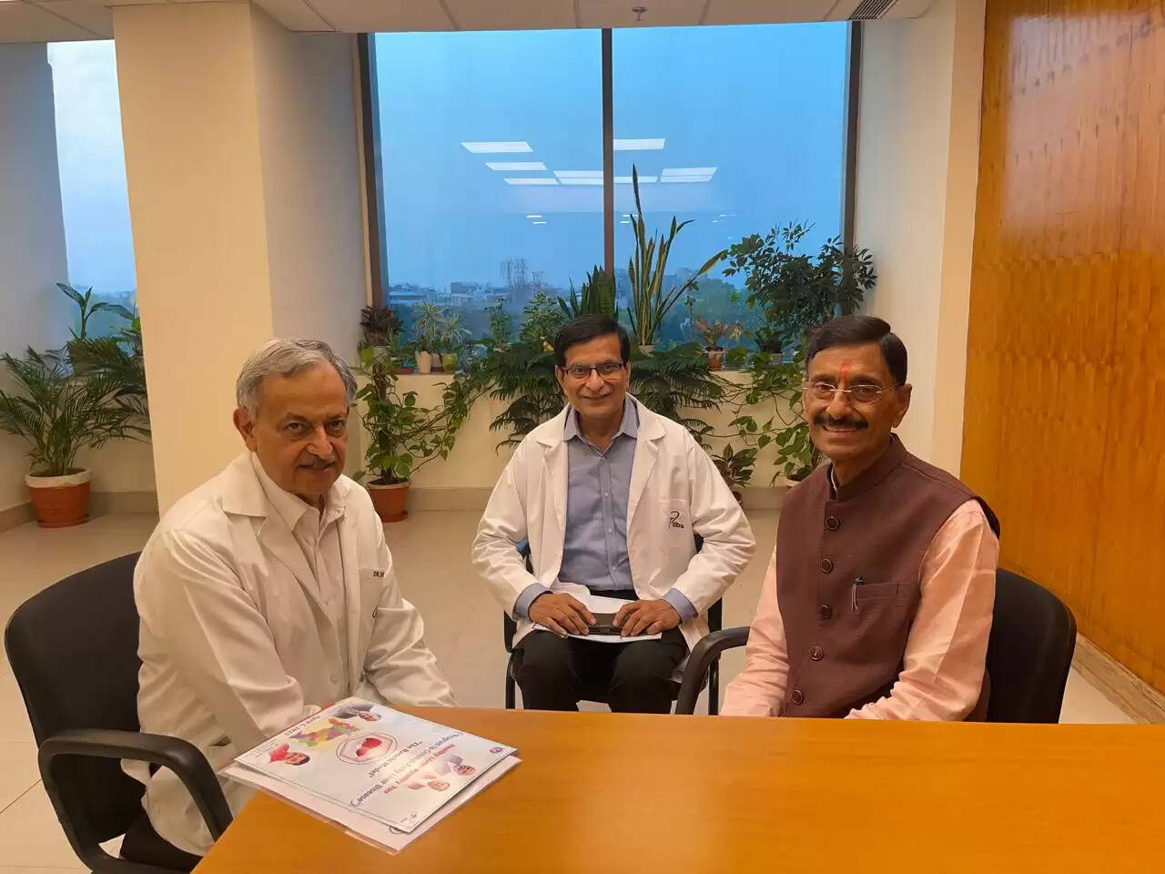 डॉ एसके सरीन से मिले संजय सेठ