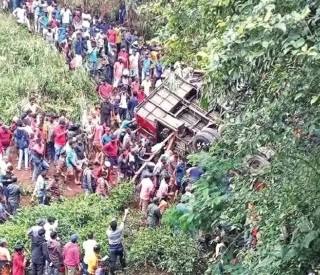 (अपडेट) श्रीलंका में बस हादसा, 22 बौद्धों की मौत, राहत और बचाव अभियान तेज किया गया