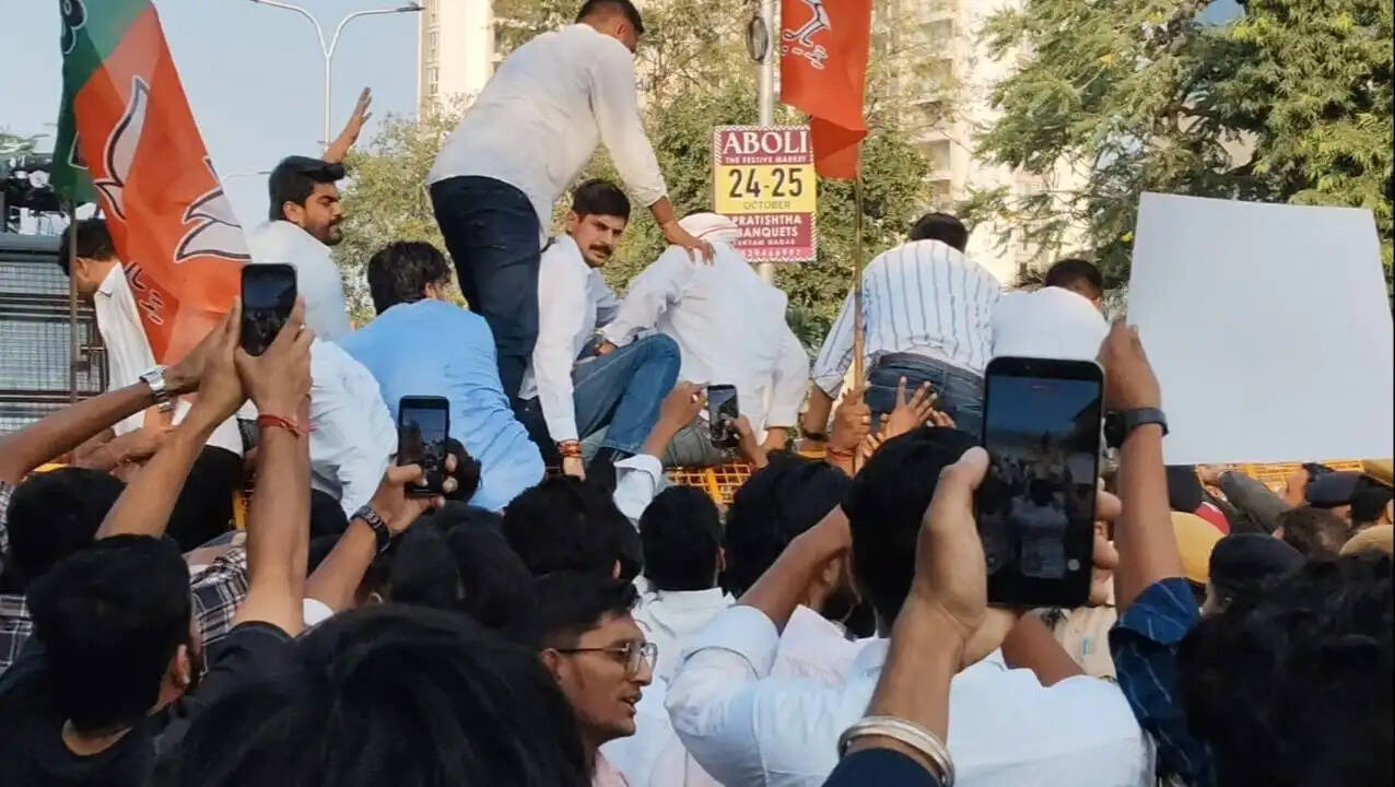 प्रधानमंत्री मोदी पर टिप्पणी से भड़की भाजपा: जयपुर में खड़गे का पुतला फूंका