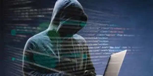 जिला परिषद सदस्य राधिका देवी से तीन लाख की ठगी