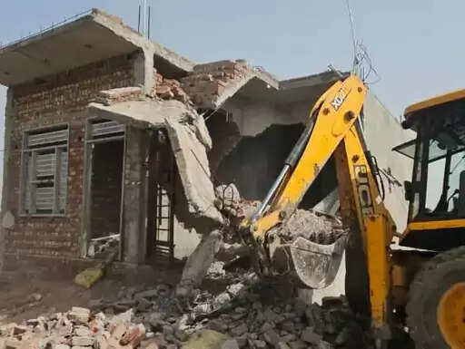 पलवल :पांच अवैध कॉलोनियों पर चला बुलडोजर,85 निर्माणाधीन मकान किए ध्वस्त