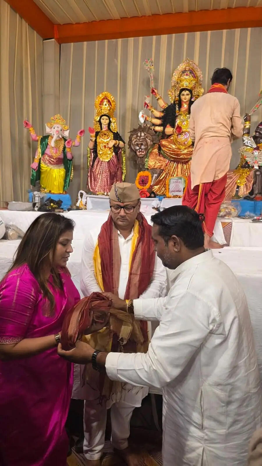 वाराणसी में महासप्तमी पर दुर्गा प्रतिमाओं की प्राण प्रतिष्ठा, शाम से खुलेंगे पूजा पंडालों के पट