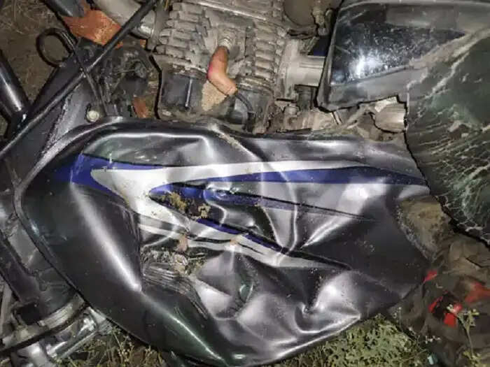 मंडला:&nbsp;तेज रफ्तार भारी वाहन ने बाइक को मारी टक्कर, तीन की&nbsp;मौत