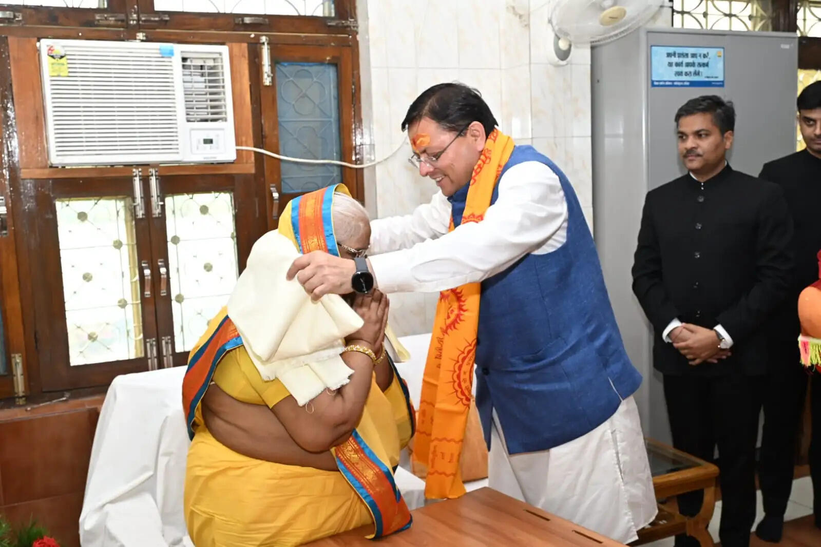 केंद्रीय स्वास्थ्य मंत्री जेपी नड्डा व मुख्यमंत्री धामी ने शांतिकुंज अधिष्ठात्री शैल दीदी को किया सम्मानित
