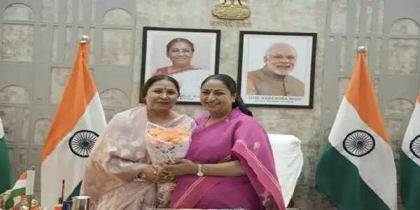 स्थायी समिति अध्यक्ष सत्या शर्मा ने मुख्यमंत्री रेखा गुप्ता से की शिष्टाचार भेंट