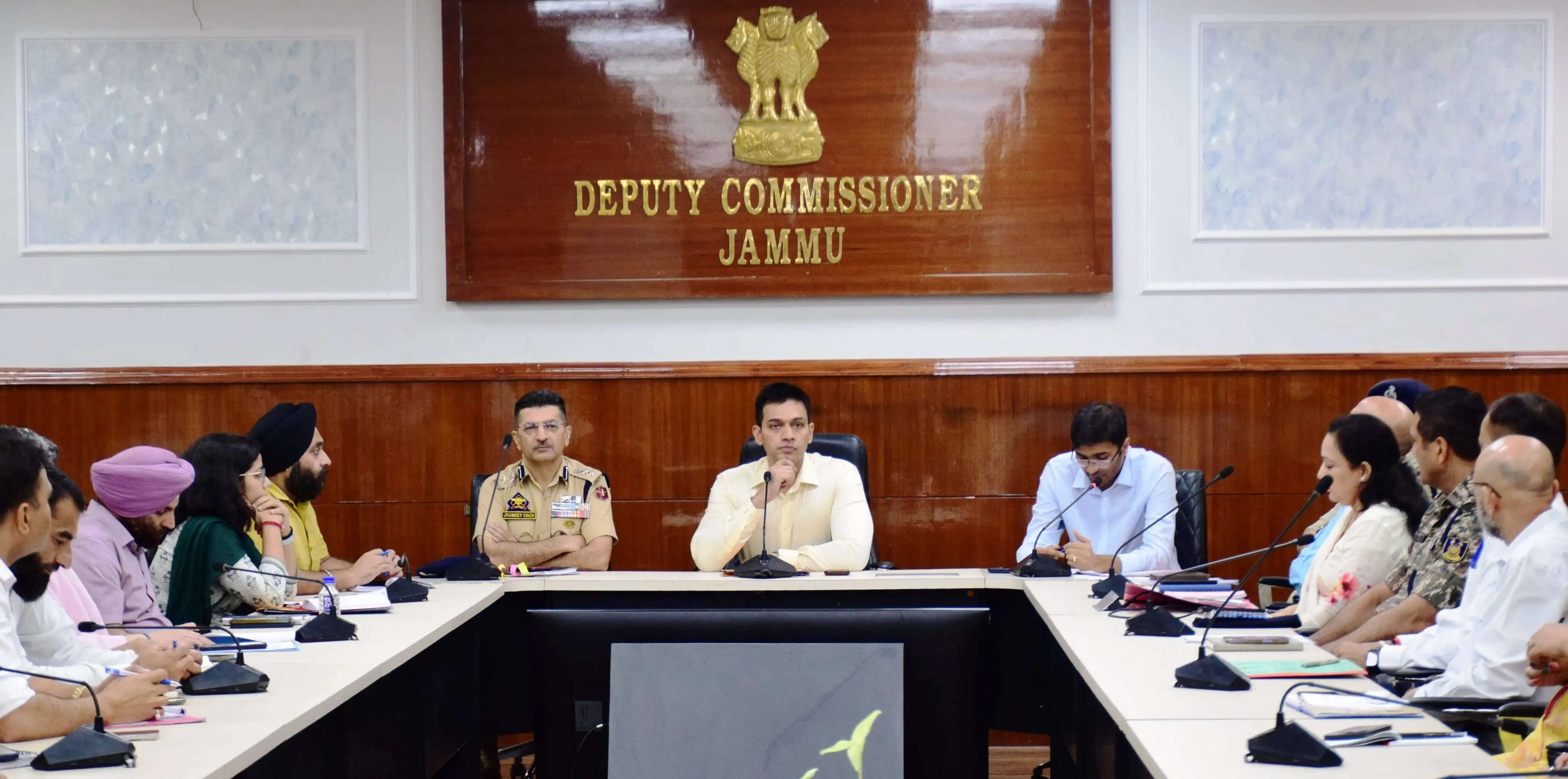 स्वतंत्रता दिवस तैयारियों की समीक्षा, राष्ट्रीय व अंतरराष्ट्रीय पदक विजेता खिलाड़ियों को किया सम्मानित