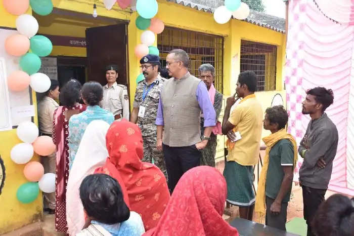 छग विस चुनाव :मतदान कर बस्तर के विकास, शांति व सुरक्षा के लिए अपना अमूल्य योगदान निभाएं - सुंदरराज पी.