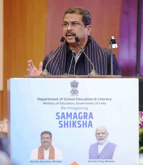 स्कूलों को समाज से जोड़ना होगा: धर्मेंद्र प्रधान