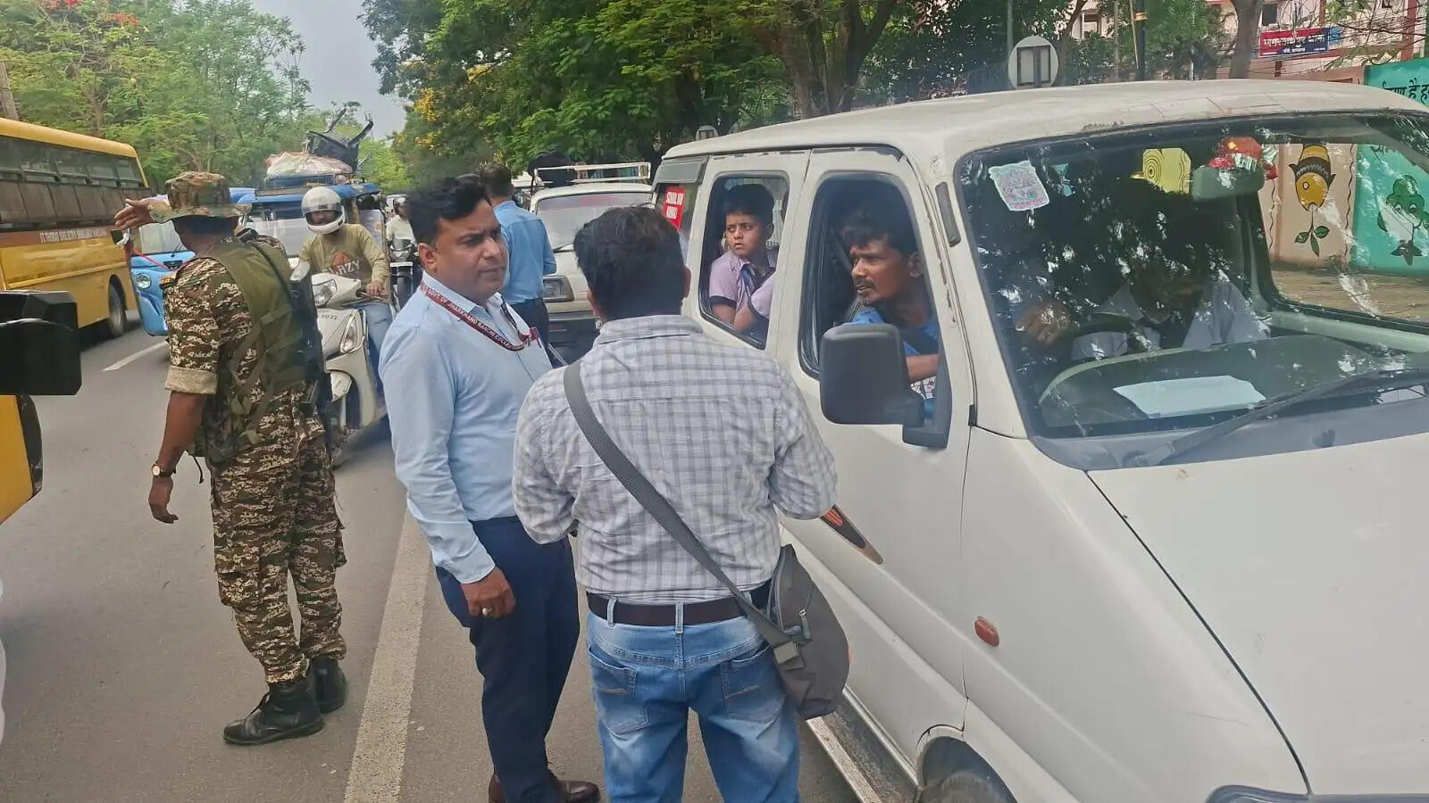 डीटीओ ने की स्कूली बस सहित 93 वाहनों की जांच, दो लाख का वसूला जुर्माना