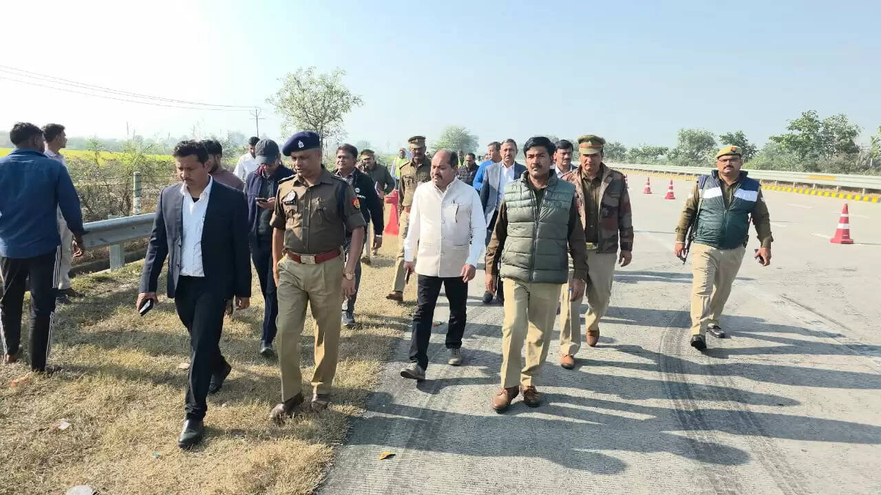 जिलाधिकारी की जांच समिति ने किया सड़क दुर्घटना का स्थलीय निरीक्षण