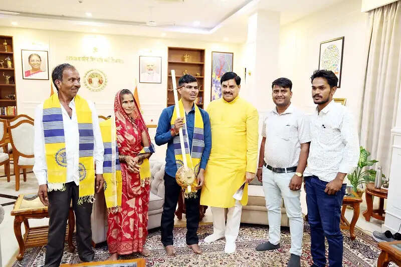 फ़िल्म हनुमान अंश के गायक सुनील लोधी को प्रोत्साहित करेगी मप्र सरकार : मोहन यादव