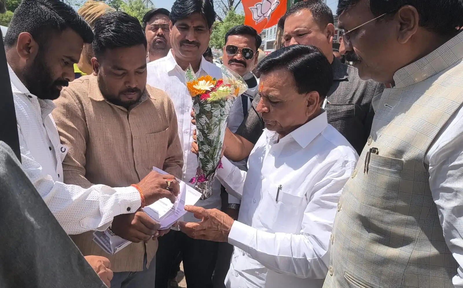 जबलपुरः शहर में बढ़ते लव जिहाद एवं लैंड जिहाद को लेकर उपमुख्यमंत्री देवड़ा से मिले हिन्दू संगठन