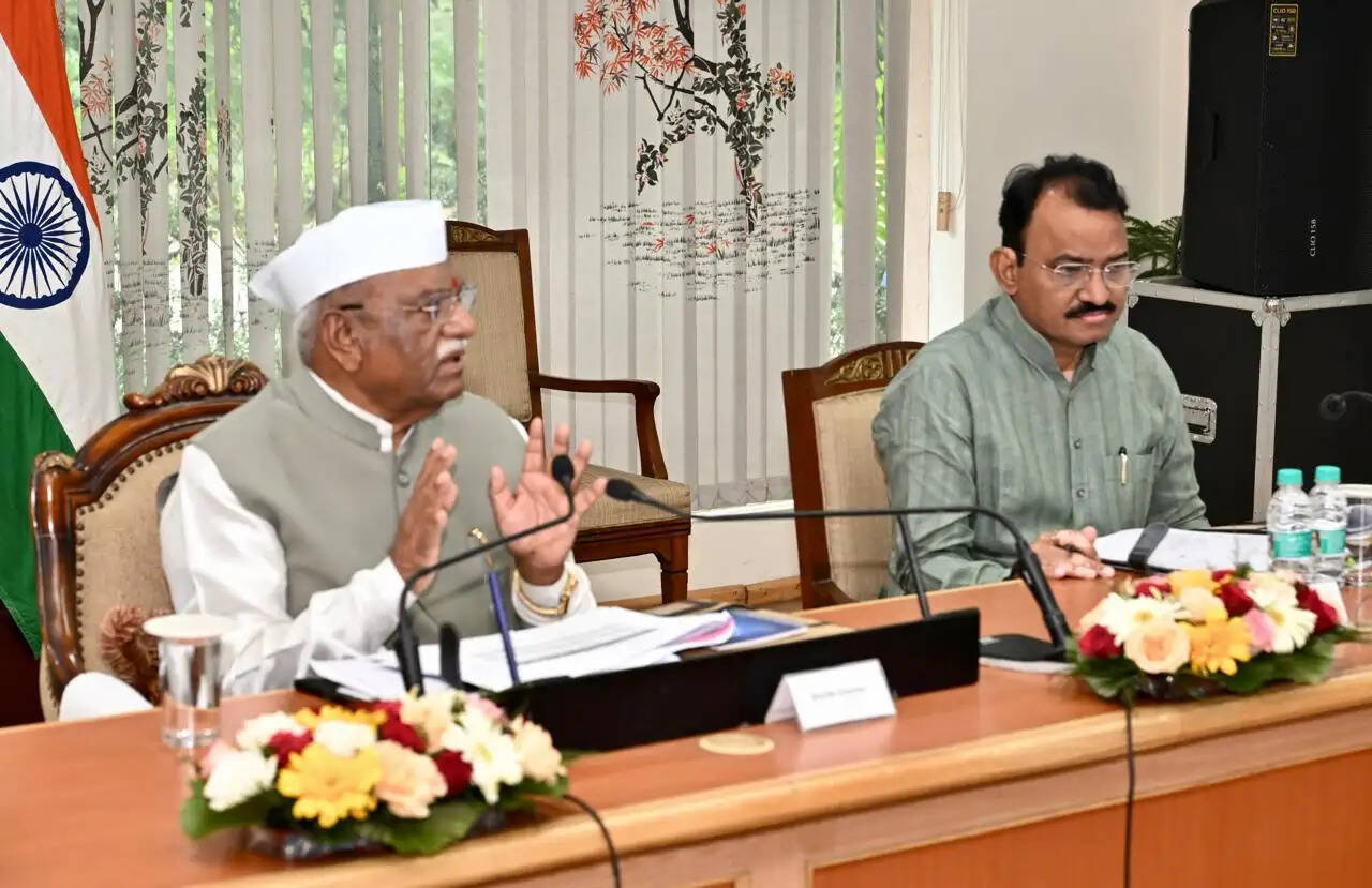 राज्यपाल ने ली विश्वविद्यालयों की विशेष समीक्षा बैठक