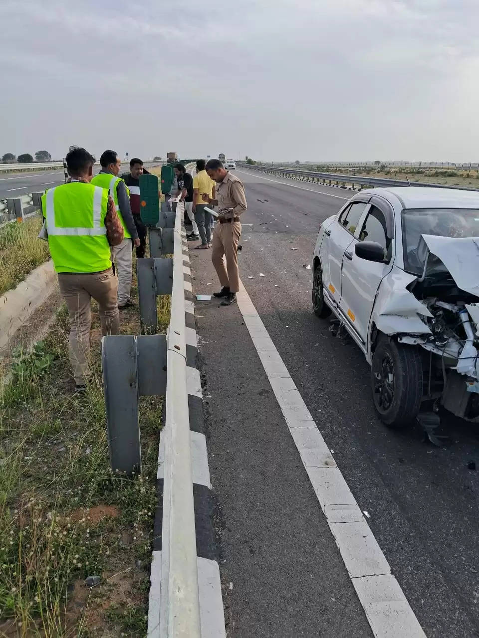 बागेश्वर धाम जा रहे श्रद्धालुओं की कार टकराई, 5 घायल