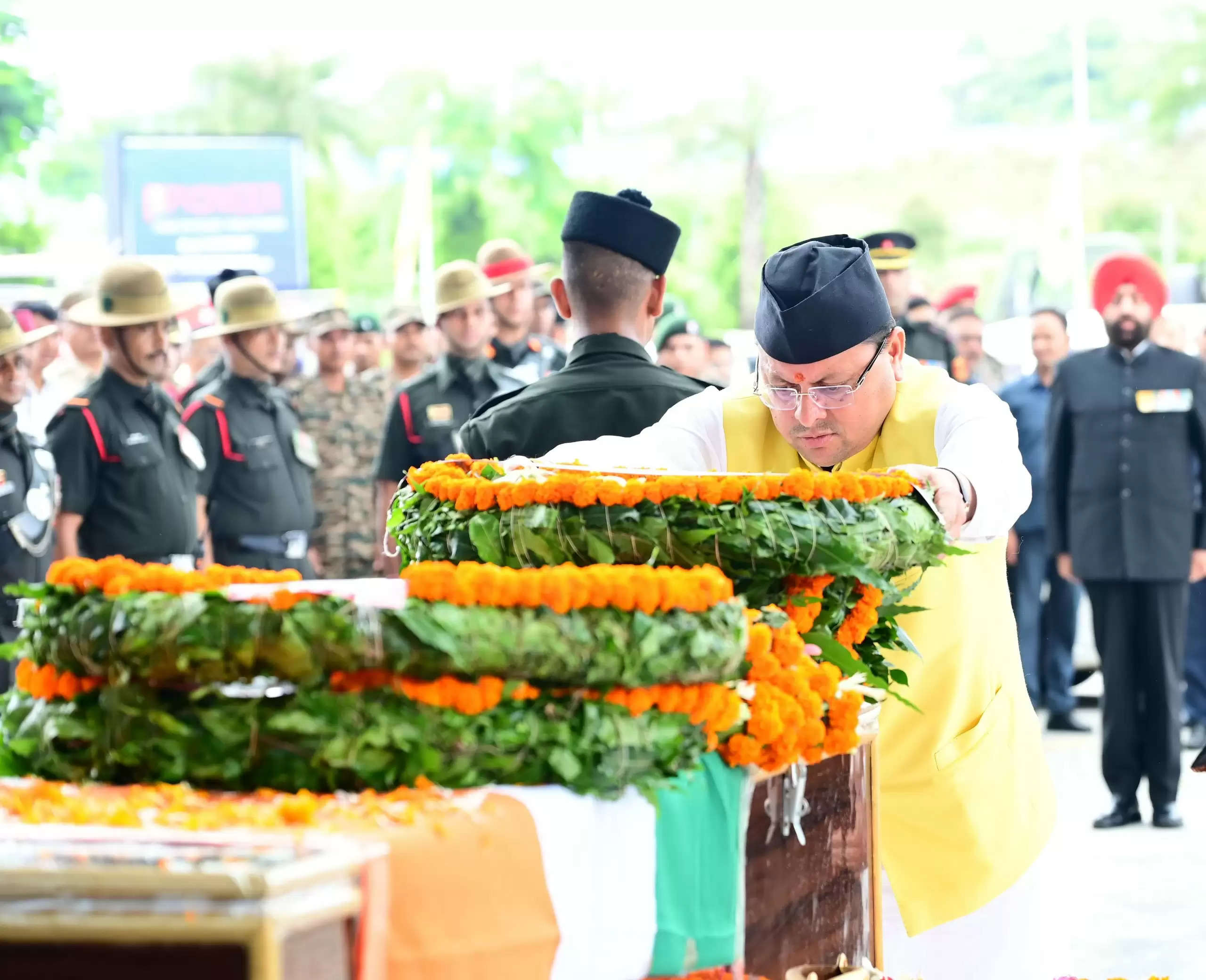 आतंकी मुठभेड़ में बलिदानी कैप्टन दीपक सिंह का शव पहुंचा देहरादून, राज्यपाल व मुख्यमंत्री ने दी श्रद्धांजलि