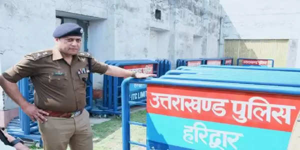 हरिद्वार पुलिस को आईटीसी कम्पनी ने दिए 85 स्लाइडिंग बैरियर