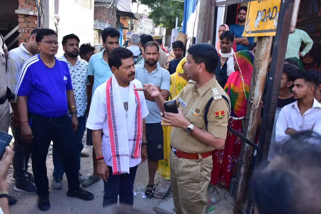 न्यू सांगानेर रोड पर जेडीए की कार्रवाई, अतिक्रमण हटाने के दौरान लोगों ने जताया विरोध