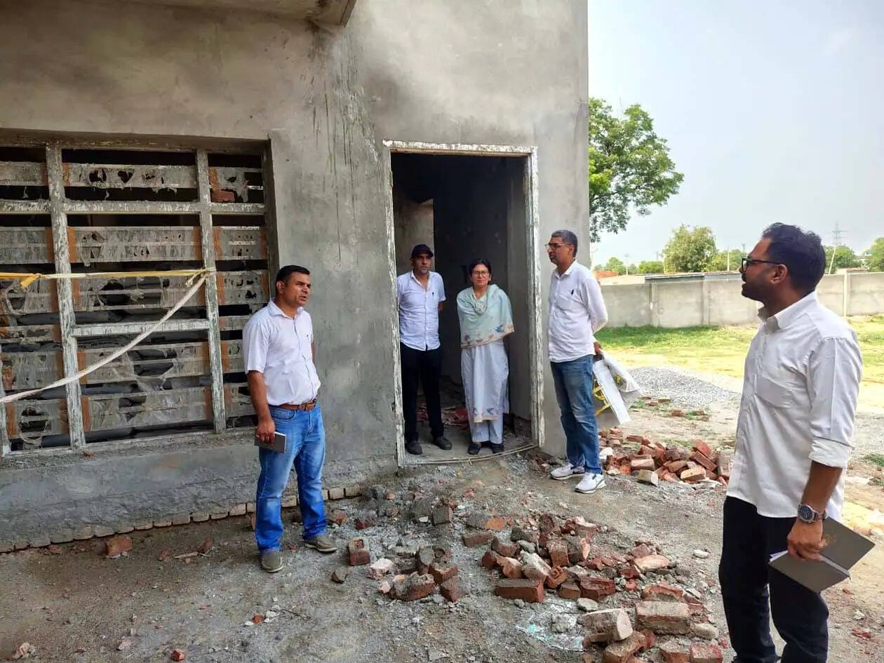 हिसार : बरवाला नगर परिषद में विकास कार्यों की जांच को पहुंची सीएम फ्लाइंग टीम