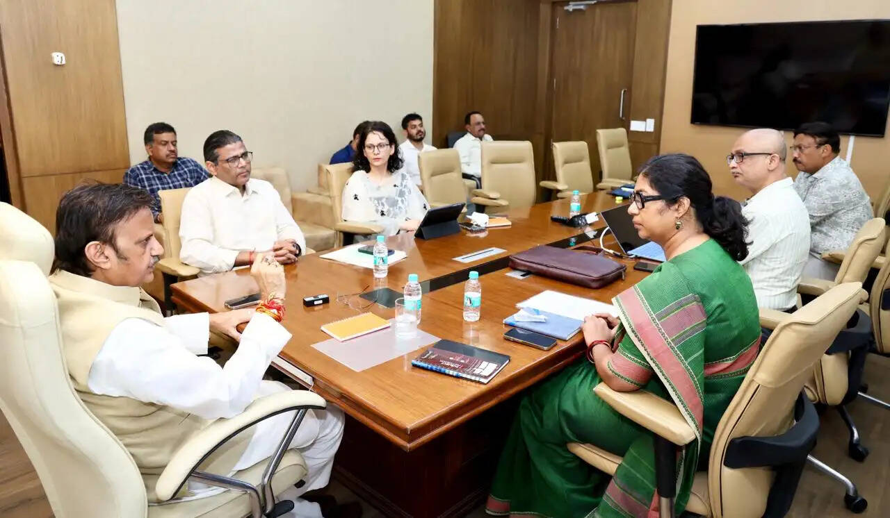 बालाघाट में स्वास्थ्य सेवाओं की पहुंच और डिलीवरी व्यवस्था करें सुदृढ़: उपमुख्यमंत्री&nbsp;शुक्ल