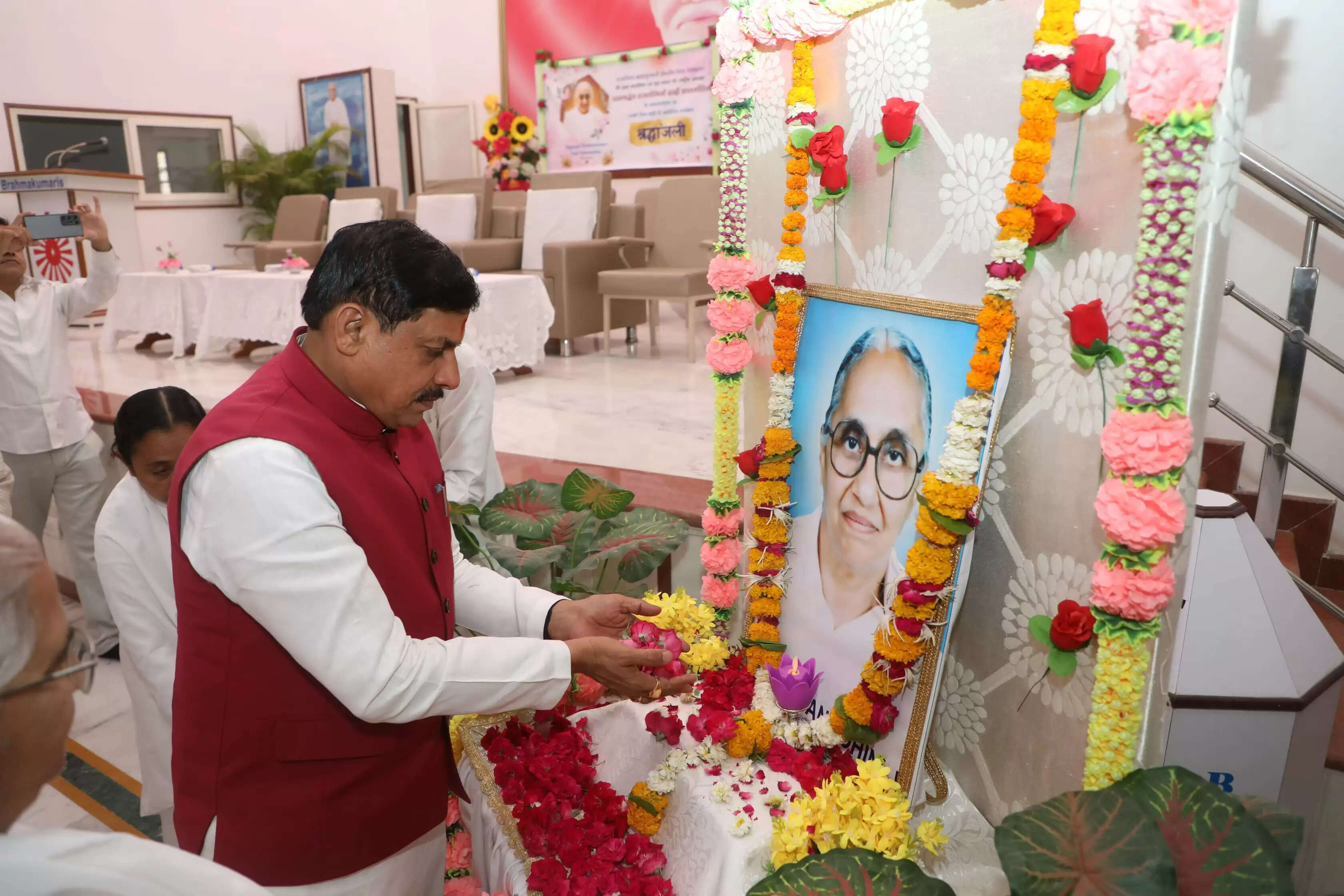 मुख्यमंत्री डॉ यादव ने राजयोगिनी दीदी डॉ रतन मोहिनी के प्रति श्रद्धांजलि व्यक्ति की