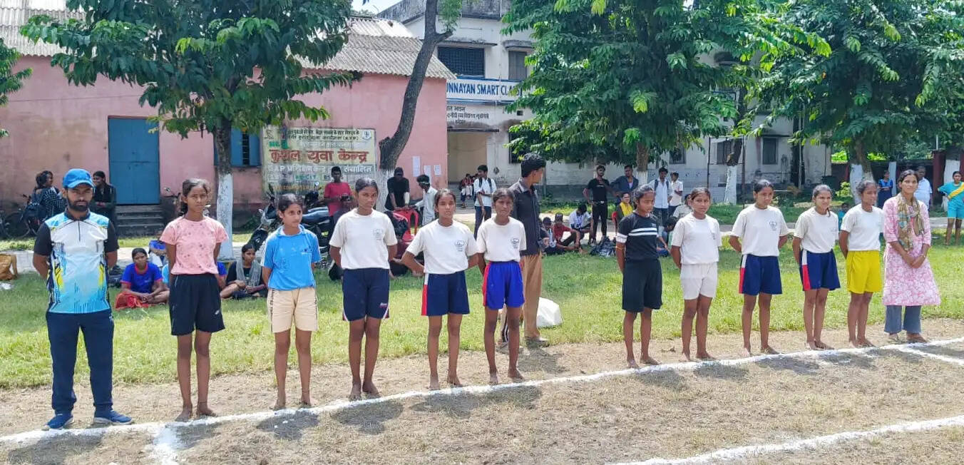 जिला स्तरीय विद्यालय खेल प्रतियोगिता: दूसरे दिन एथलेटिक्स व कबड्डी के फाइनल मुकाबले संपन्न
