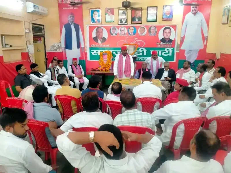 सपा कार्यालय में मनाई गई ज्योतिबा फुले की जयंती