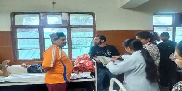 विधायक पठानिया ने सिविल अस्पताल पहुंचकर जाना मरीजों का कुशलक्षेम