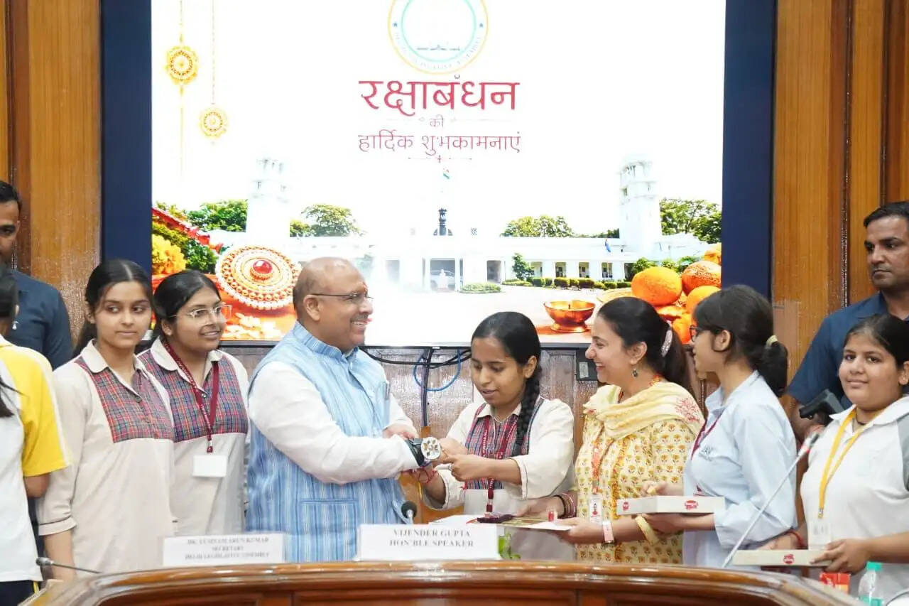 राखी लोकतांत्रिक संस्थाओं और भावी पीढ़ी के बीच एक बंधनकारी संकल्प : विजेंद्र गुप्ता