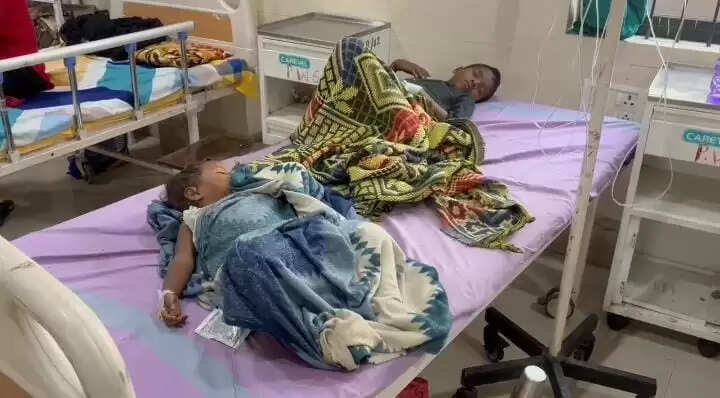 काेरबा&nbsp;में&nbsp;&nbsp;43 बच्चाें&nbsp;सहित&nbsp;51&nbsp;लाेग&nbsp;फूड प्वाइजनिंग&nbsp;के&nbsp;शिकार,&nbsp;अस्पताल में भर्ती