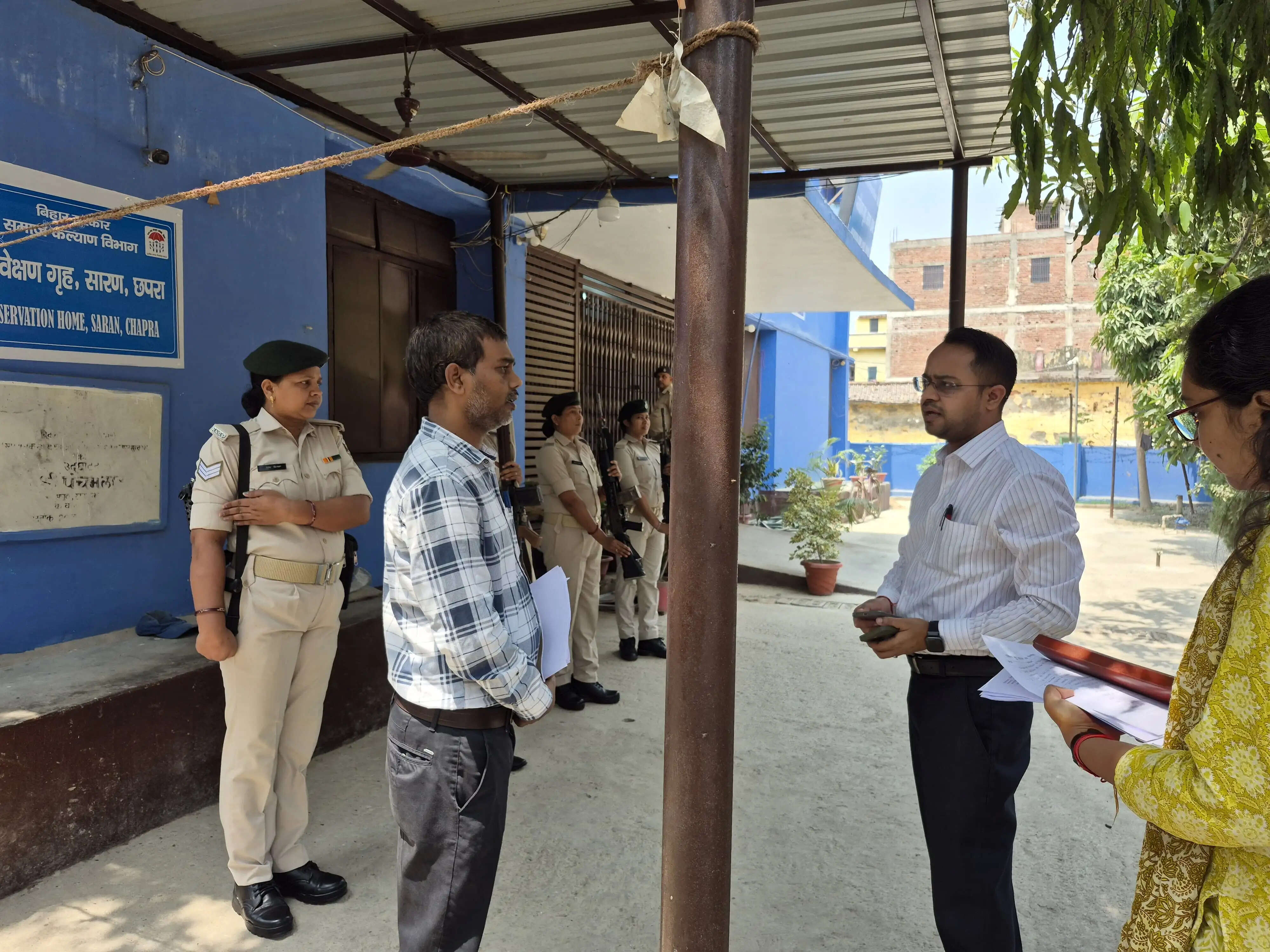 जिलाधिकारी ने बाल सुधार गृह का किया औचक निरीक्षण