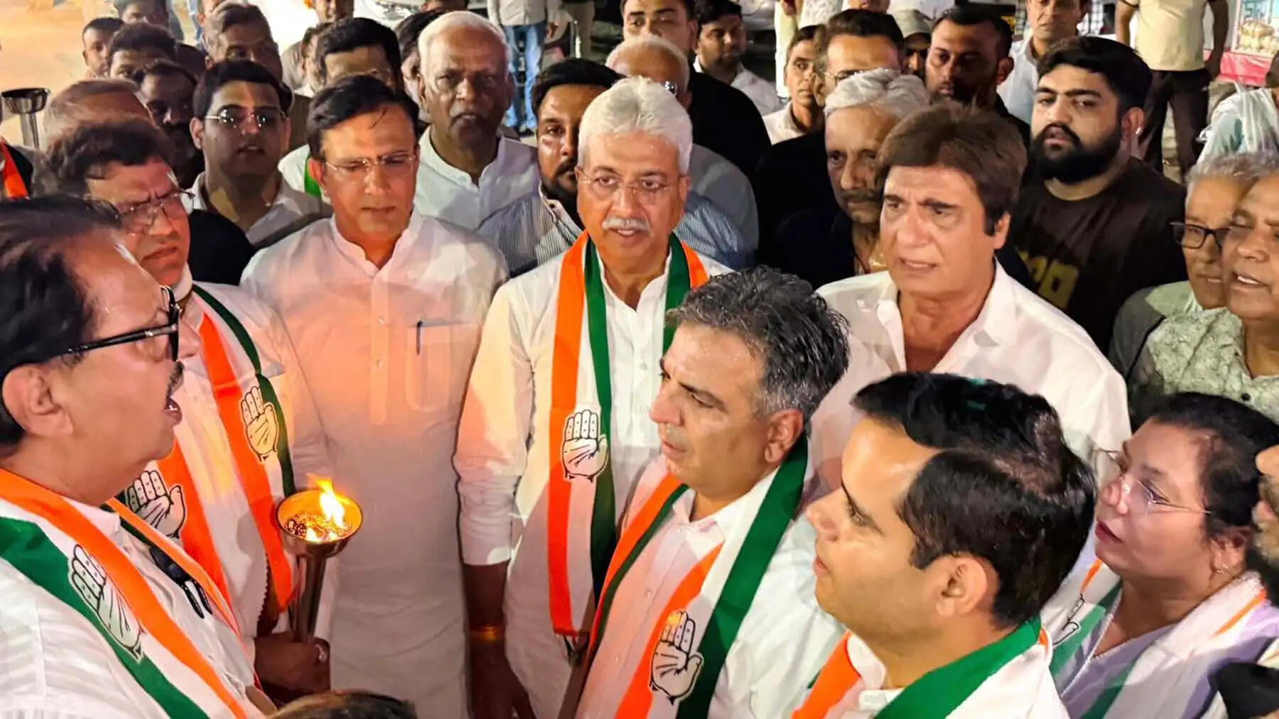 गुरुग्राम: वोट बचाओ-देश बचाओ अभियान के तहत कांग्रेसियों ने मशाल जुलूस