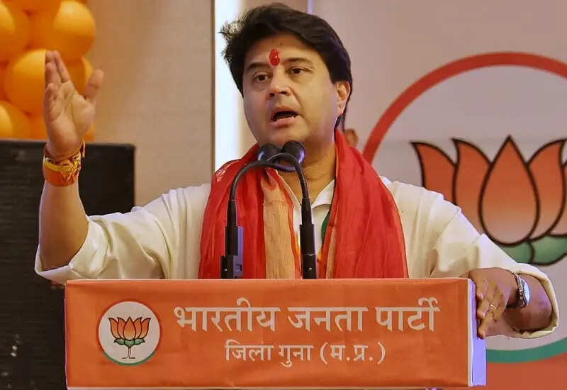 सिंधिया का कॉकरोच जनता पार्टी पर तंज, बोले-ट्रेंड से नहीं, जनता के बीच काम करने से चलती है राजनीति