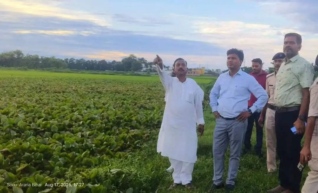 जलजमाव की समस्या पर एसडीओ ने की अधिकारियों के साथ स्थलीय जांच