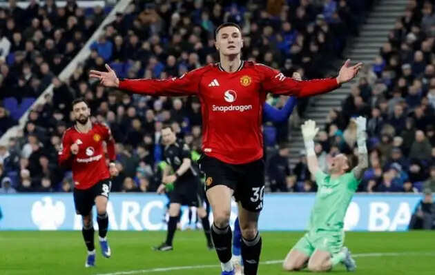 प्रीमियर लीग: सुपर सब बेंजामिन सेस्को के गोल से मैनचेस्टर यूनाइटेड ने एवर्टन को 1-0 से हराया