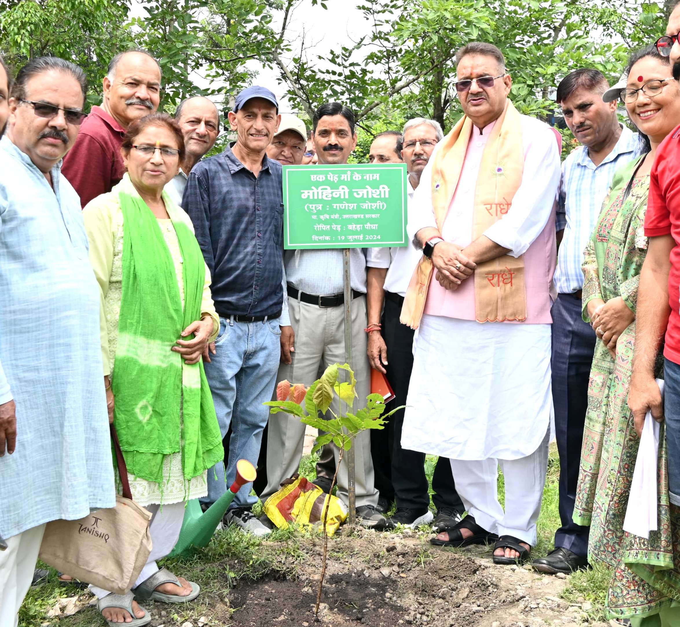 कृषि मंत्री ने पौधरोपण कर पर्यावरण संरक्षण का दिया संदेश, बोले- ‘एक पेड़ मां के नाम’ अभियान के बने सहभागी