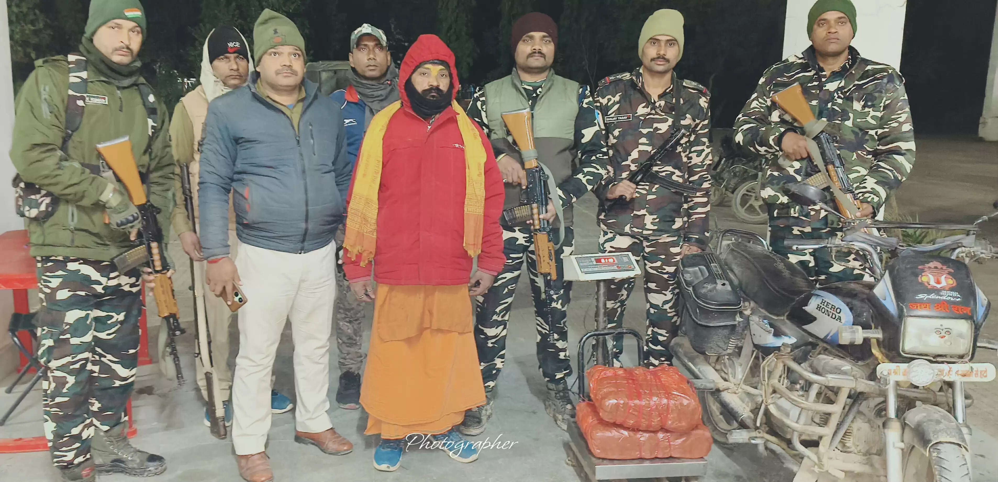 साधु वेशधारी तस्कर आठ किलो ग्राम गांजा के साथ गिरफ्तार