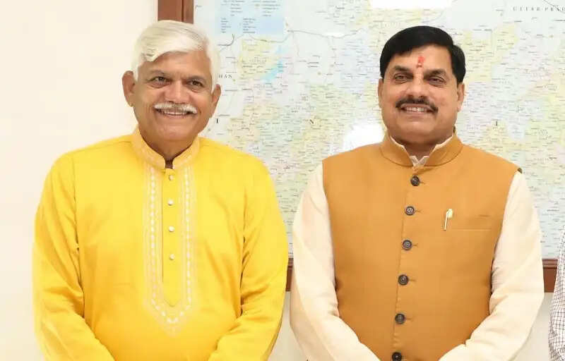 मुख्यमंत्री डॉ. यादव से मिले पद्मश्री अवार्डी गुंदेचा और डॉ. व्यास