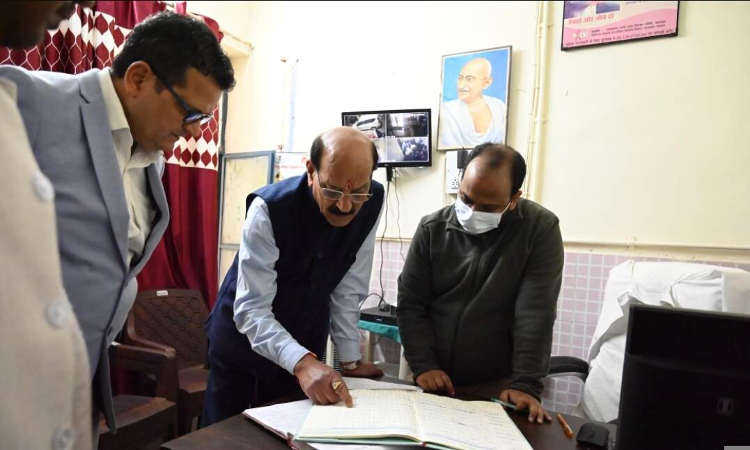 स्वास्थ्य मंत्री ने नंदगांव सीएचसी का किया निरीक्षण