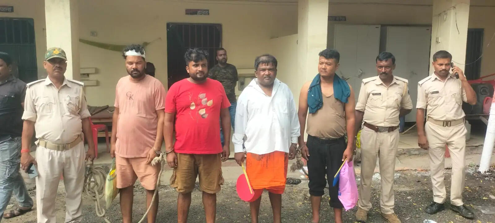 नकली नोट एवं ठगी गिरोह के चार सदस्य गिरफ्तार,नकली नोटों का बंडल बरामद