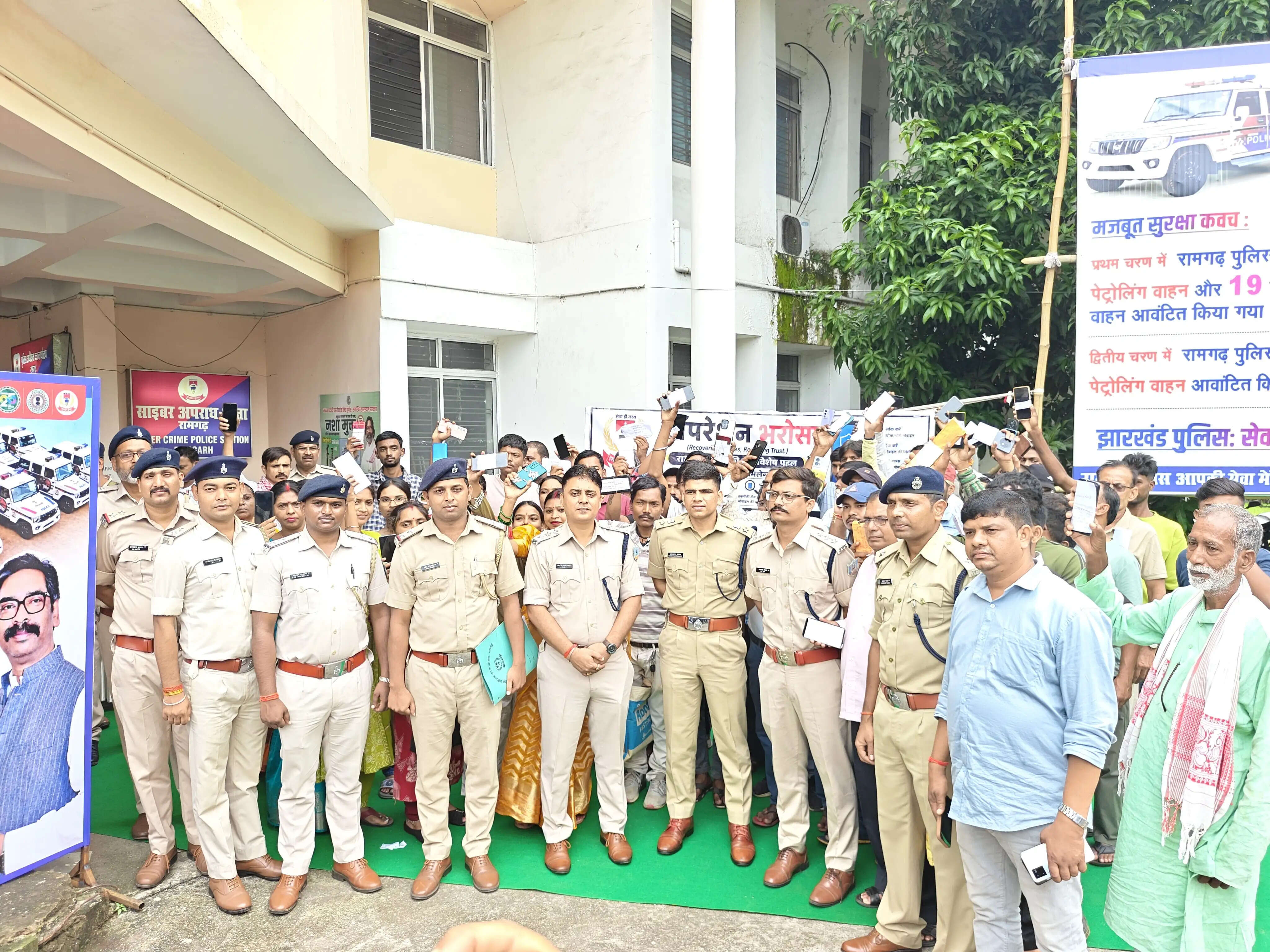 ऑपरेशन भरोसा के तहत पुलिस ने 59 लोगों का लौटाया मोबाइल फोन