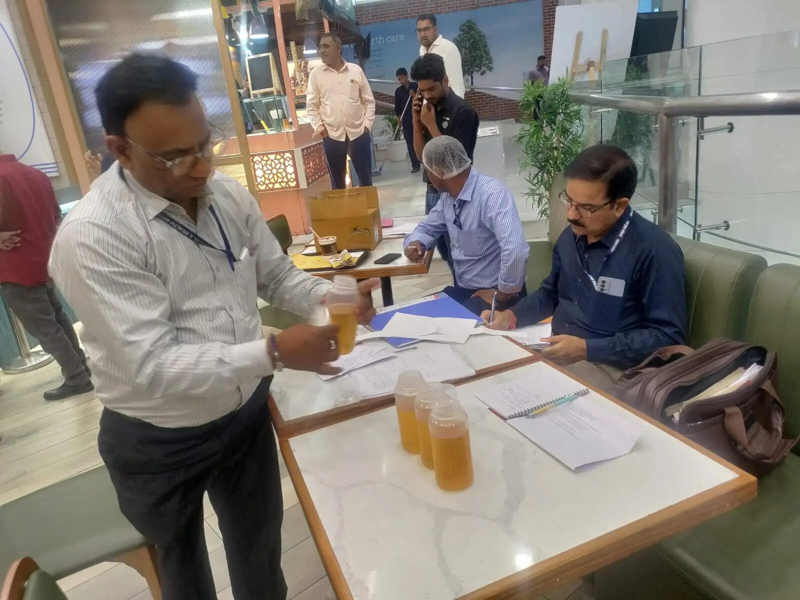 डब्ल्यूटीपी मॉल के दो दर्जन फूड आउटलेट्स का निरीक्षण कर लिए नमूने