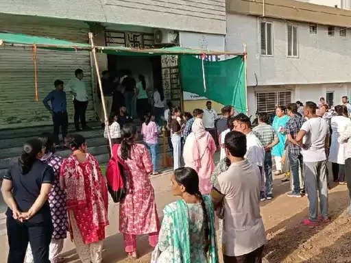 जेईई एडवांस के लिए पहली पारी की परीक्षा शुरू, कोटा समेत दस शहरों में सेंटर