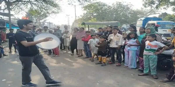दिल्ली पुलिस सप्ताह के तहत महिला सुरक्षा पर नुक्कड़ नाटक, जागरूकता का दिया संदेश