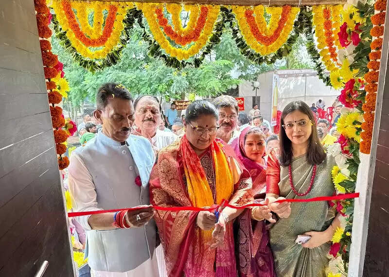 इंदौरः मंत्री सिलावट और निर्मला भूरिया ने लगभग 3 करोड़ रुपये लागत की 25 आँगनवाड़ियों की दी सौगात