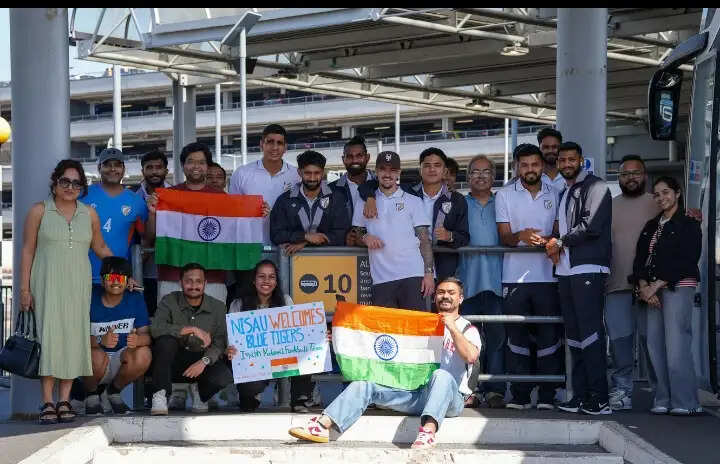 यूनिटी कप के लिए 17 खिलाड़ियों के साथ लंदन पहुंची भारतीय फुटबॉल टीम