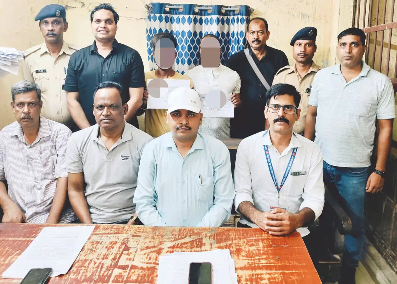 अवैध रेलवे टिकटिंग में संलिप्त दो व्यक्तियों की गिरफ़्तारी