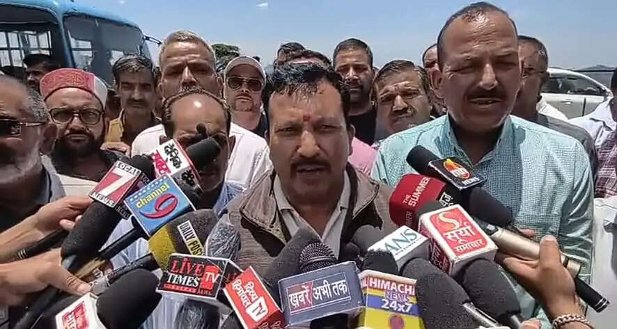 हिमाचल में एचआरटीसी कर्मियों का चक्का जाम ऐलान, बुधवार आधी रात से नहीं चलेंगी सरकारी बसें, वार्ता विफल होने पर बढ़ा टकराव
